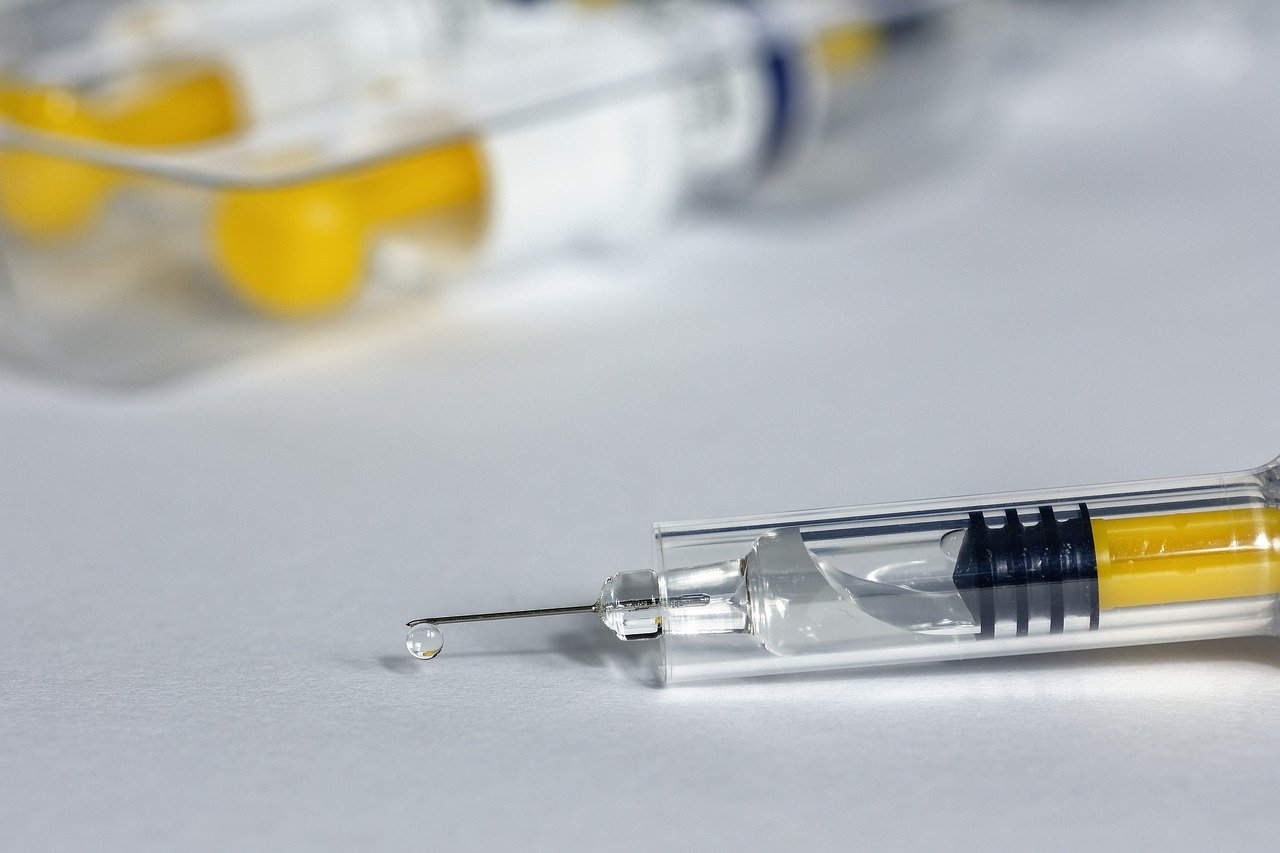 المرفق syringe-4544448_1280.jpg